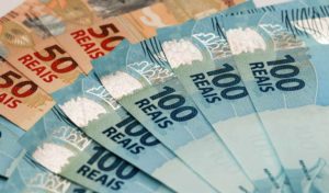 Redução de salário inicial de servidores agrada o mercado