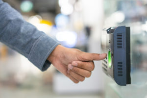 Governo federal começa a implementar ponto eletrônico para servidores públicos